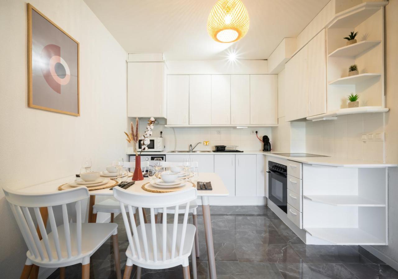 Bonito Apartamento Equipado, Cerca De La Playa Емпуриабрава Екстериор снимка